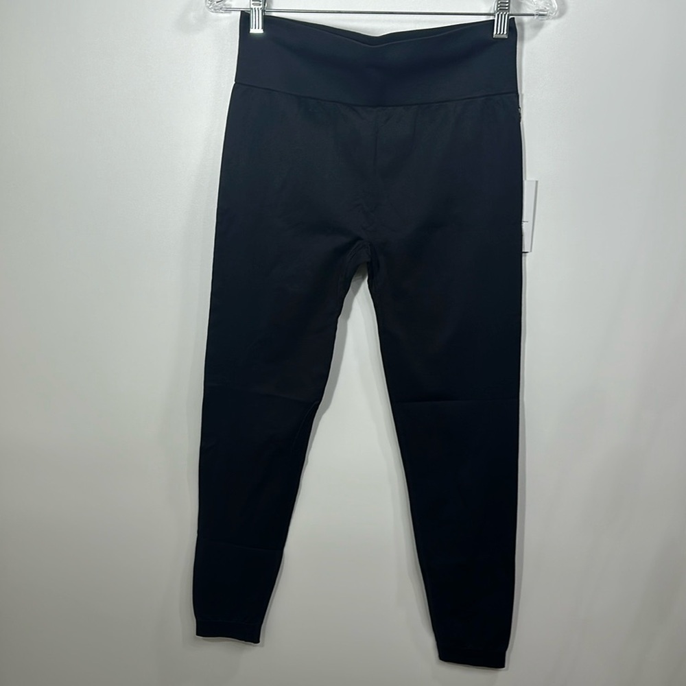 Knix Seamless Everyday High Waisted Crop Legging size large. Black. NWT.